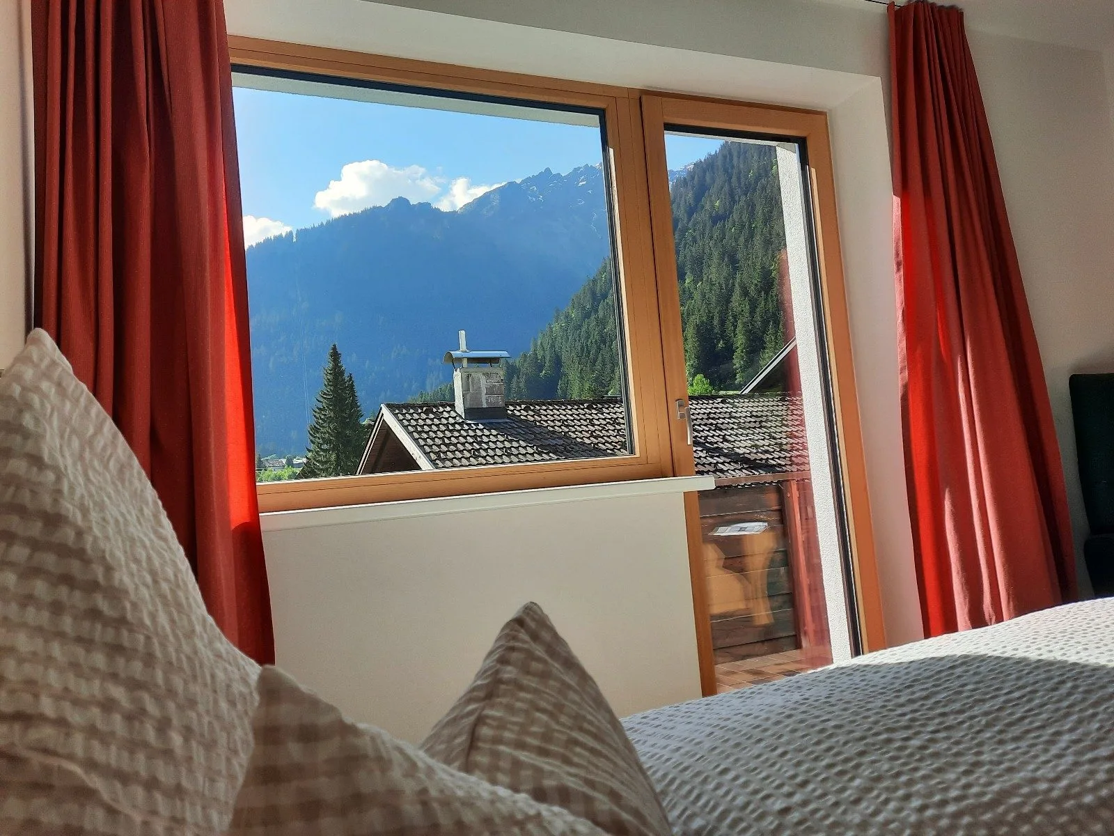 Schlafzimmer, Blick aus dem Fenster