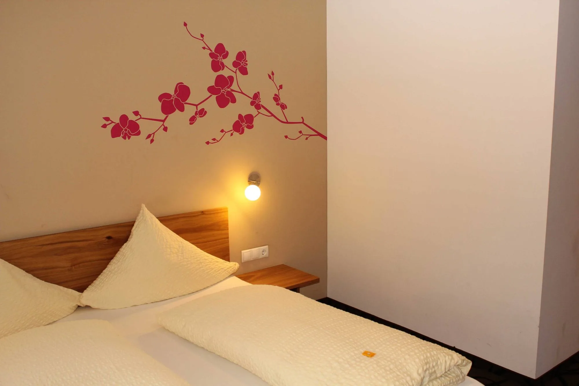 Doppelzimmer mit Blumenmotiv